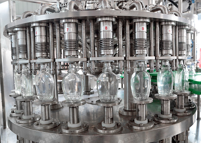 三合一白酒灌装机 三合一白酒灌装机